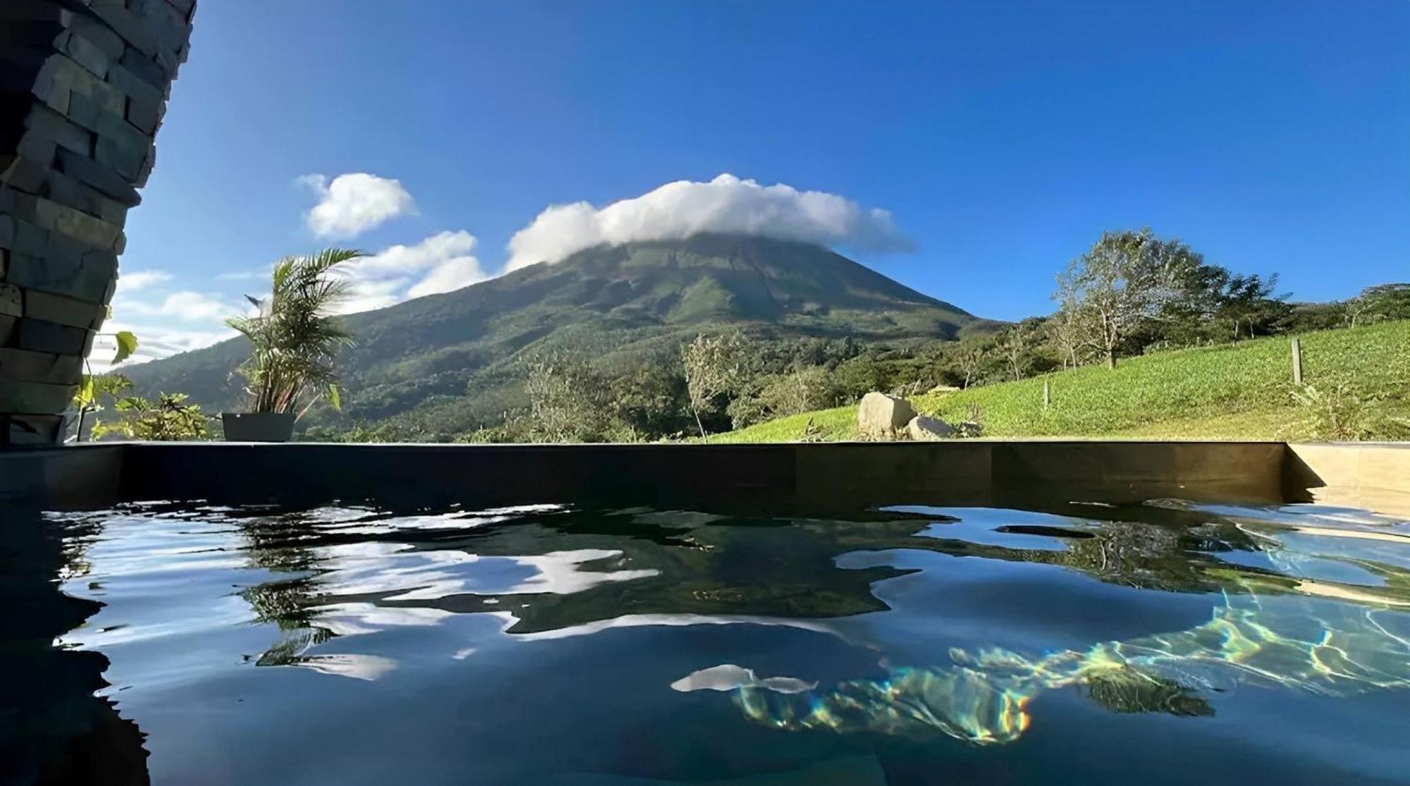 Villa Jawara ! Un Volcan En Su Jardin !