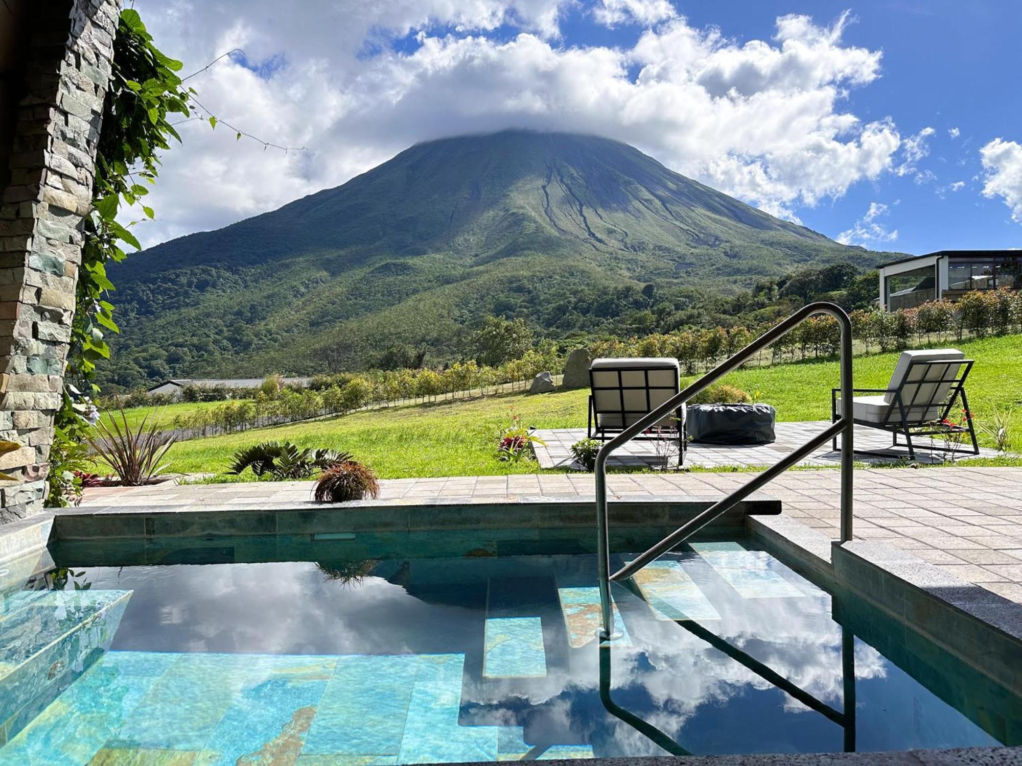 Villa Jawara ! Un Volcan En Su Jardin !