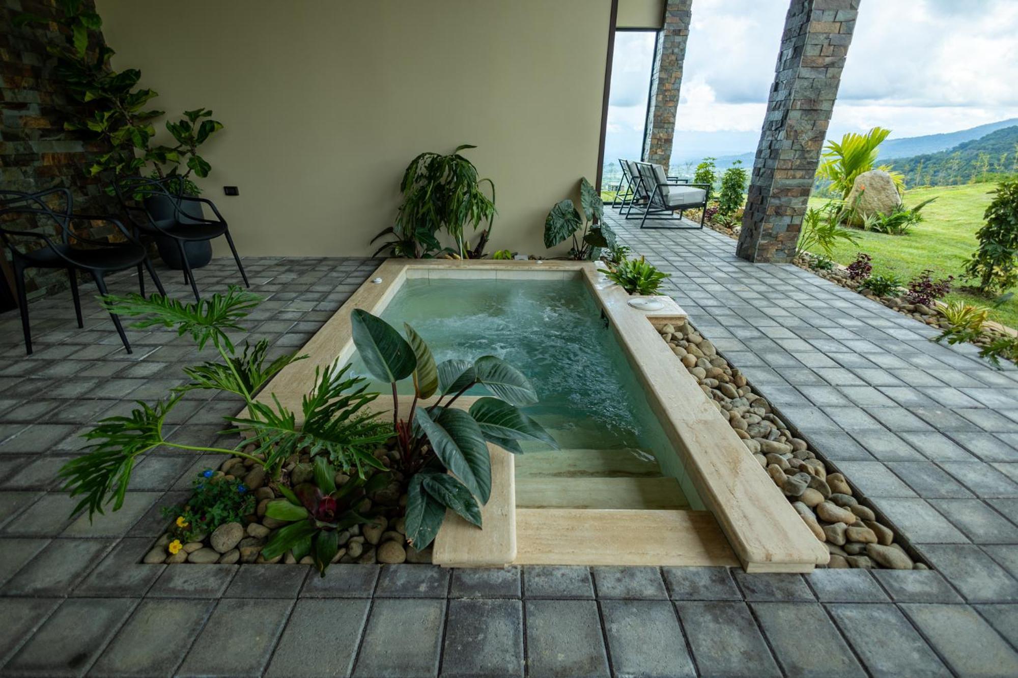 Jawara ! Un Volcan En Su Jardin ! *